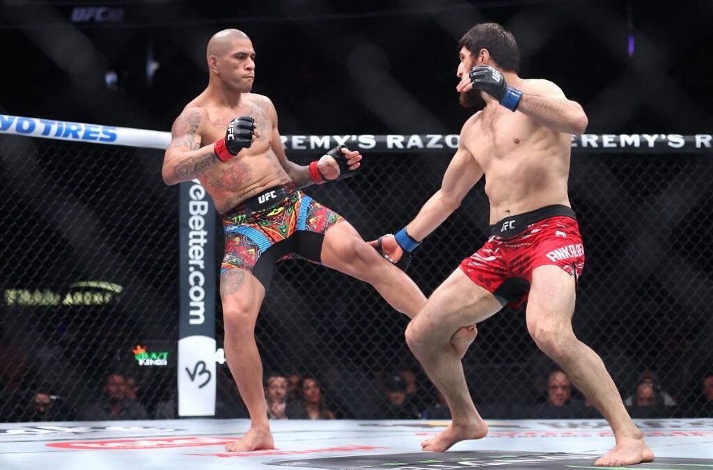 Magomed Ankalaev dengan Latihan Kurang Optimal Pun Buat Alex Pereira Kesulitan
