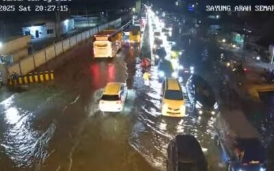 Banjir Rob Melanda Pantura Semarang-Demak, Ganggu Arus Lalu Lintas Malam Ini