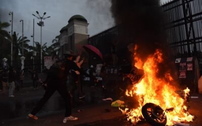 Demokrasi Terhambat, Partai Berubah Total