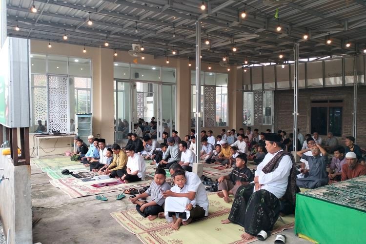 Ratusan Jemaah Masjid An-Nuur Boyolali Sambut Idul Fitri Bersama-sama