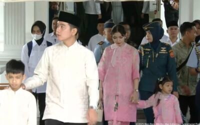 Saksikan Gaya Lebaran Ibu Wapres Selvi Ananda yang Cantik dengan Nuansa Pastel Pink