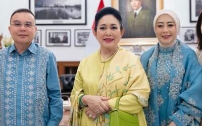 Open House di Istana, Titiek Soeharto Tampil Stylish dengan Kebaya Hijau Limau