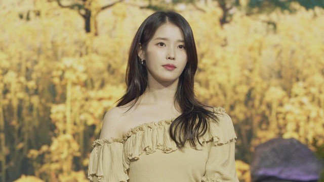 Lagu “My Old Story” oleh IU Kembali Viral: Nikmati Lirik Asli dan Terjemahannya ke Bahasa Indonesia