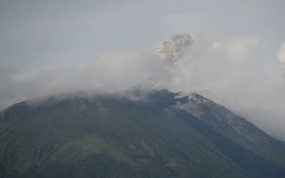 Gunung Berapi Ile Lewotolok Meletus 54 Kali, Senter Lava Pijarnya Menggetarkan Bumi