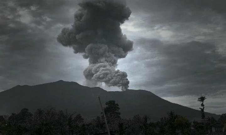 Erupsi Gunung Marapi: Kolom Abu Mencapai Tertinggi dalam Sejarah dengan Ketinggian 1.500 Meter