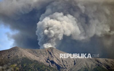 Tiga Kali Eruption, Gunung Marapi: Kolom Abu Setinggi 1.500 Meter